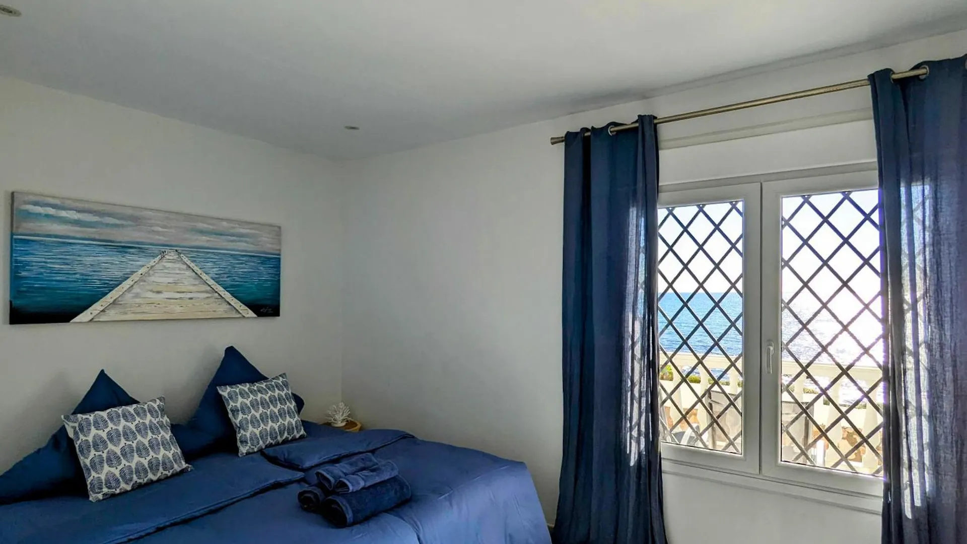 Rise & Shine Beachfront La Cala location